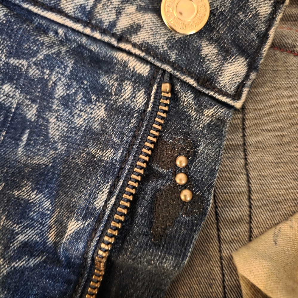 Robin's Jean In Blue with Red Accents - Picture 3 of 9